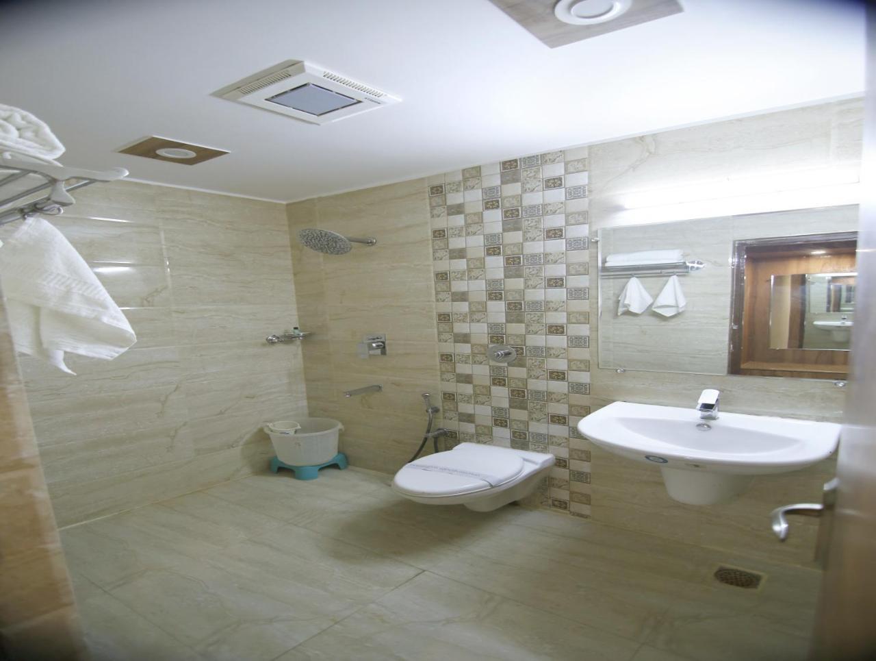 Hotel Sheetal Regency,Near Janambhumi Mathura Esterno foto