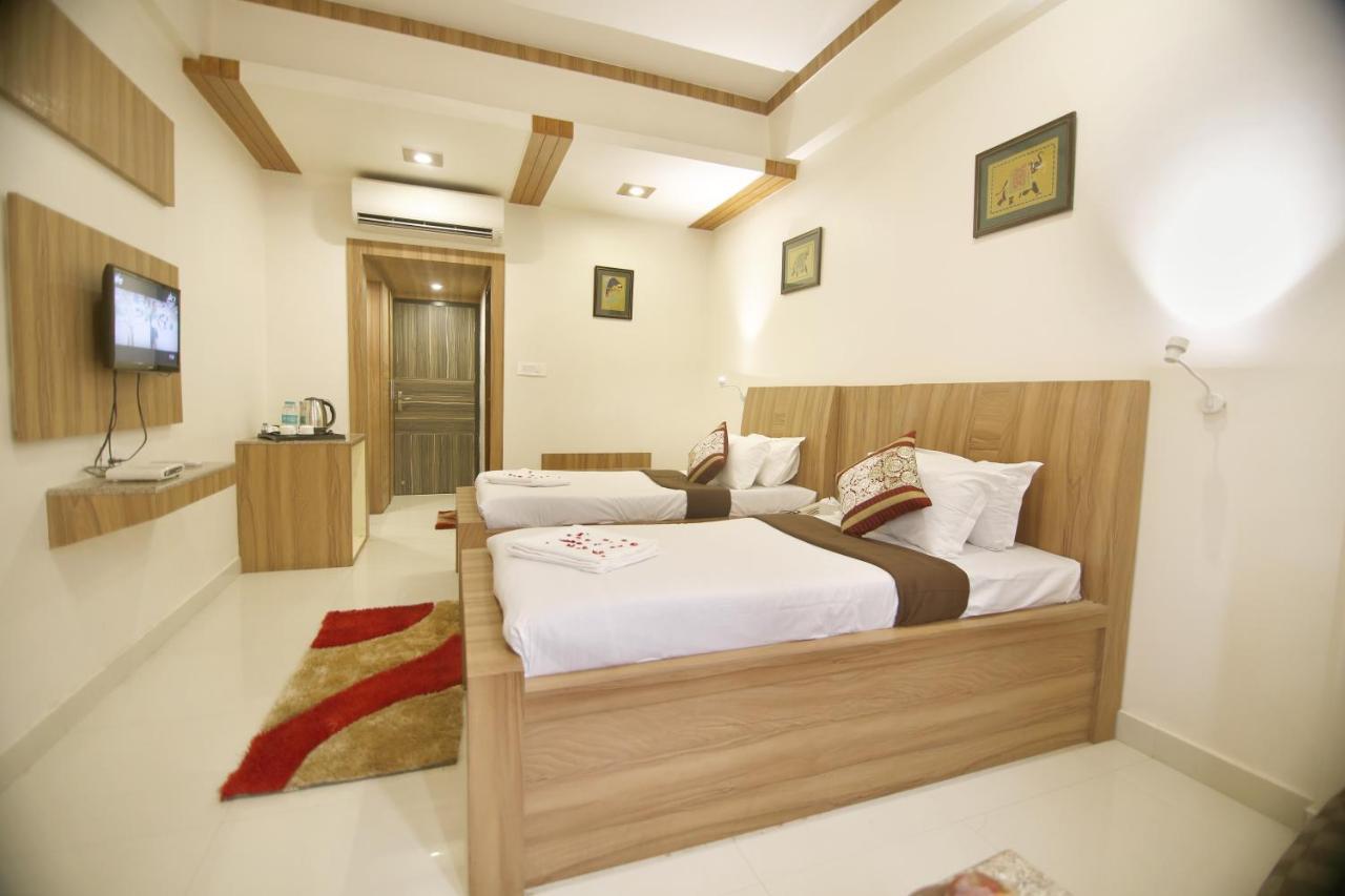 Hotel Sheetal Regency,Near Janambhumi Mathura Esterno foto