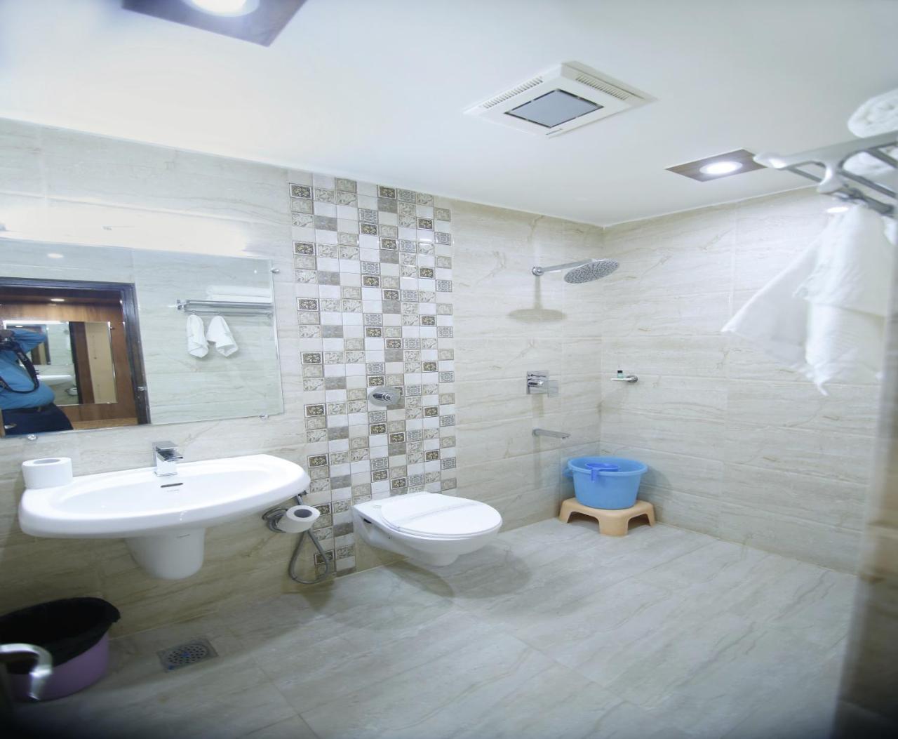 Hotel Sheetal Regency,Near Janambhumi Mathura Esterno foto